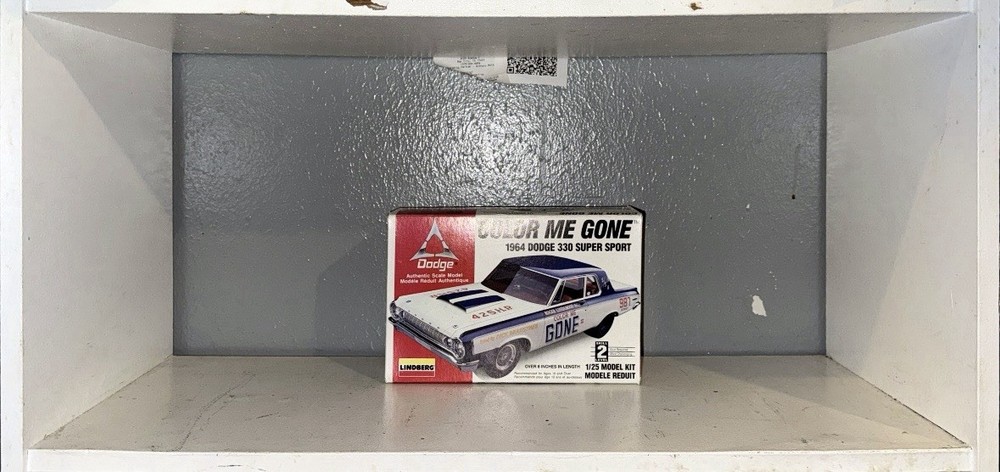 Lindberg Color Me Gone 1964 Dodge 330 Super Sport 1:25 Model Kit – Extra Metal