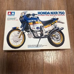 Tamiya 1/12 Honda NXR750 Motorcycle Plastic Model Kit Paris-Dakar Rally Winner
