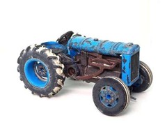 Drums and Crates 1/35 WWII Farm Old Tractor (without Fenders) 1930s