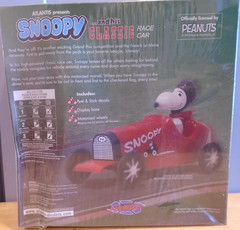ATLANTIS #M6894 SNAP TOGETHER SNOOPY AND HIS CLASSIC RACE CAR NEW IN DAMAGED BOX