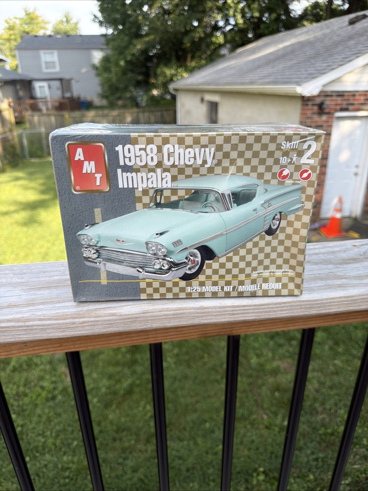 AMT 1958 Chevy Impala Plastic Model Car Kit #38209 Sealed Box 1:25 Box Dmg