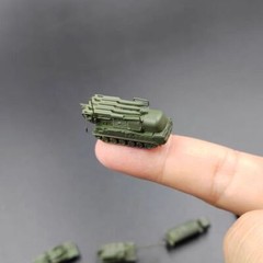 1/350 Russian armored vehicle kit model （8 vehicles+a group of soldiers ）