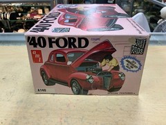 AMT 1940 Ford Coupe Street Rods 1/25 Scale Model Kit – Preowned see photos