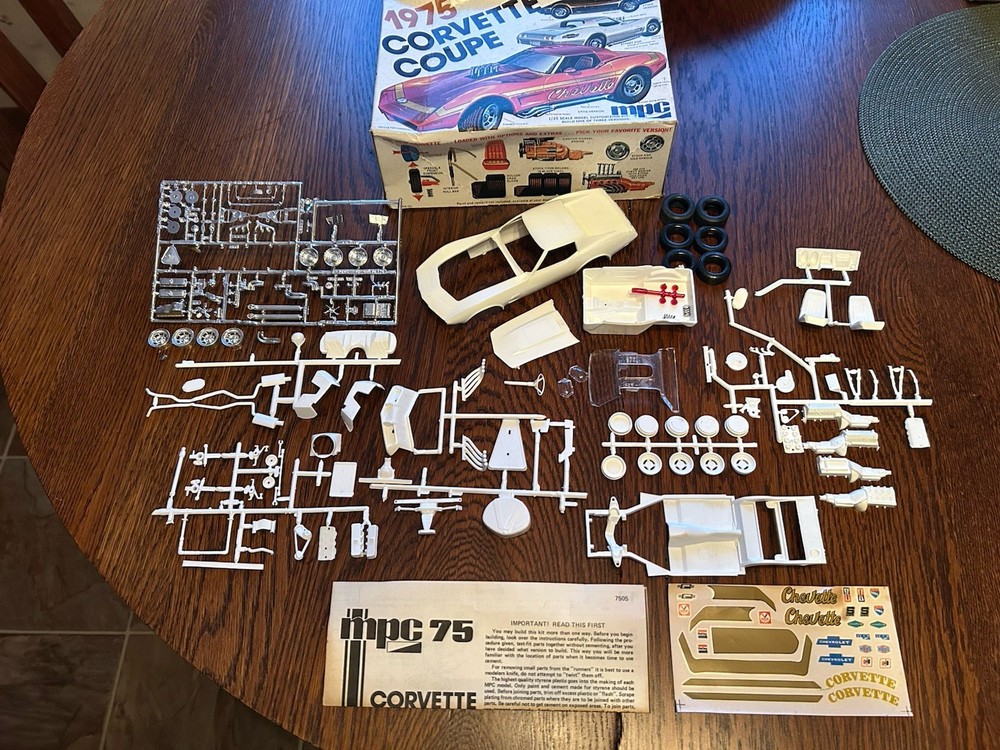 MPC 1975 Chevy Corvette Coupe Unbuilt Model Car Kit # 1-7505