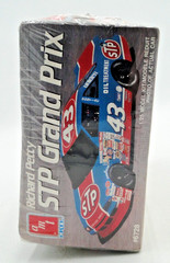 NOS AMT Richard Petty #43 STP Grand Prix 1/25 Scale Model Kit #6728 New NOS