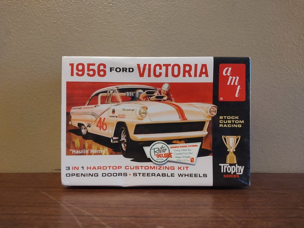 AMT 1/25 Scale Trophy Series 1956 Ford Victoria 3 in 1 Hardtop Retro DELUXE
