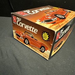 AMT Ertl 1962 Corvette 3 in 1 Kit # 6521 1:25 Unassembled