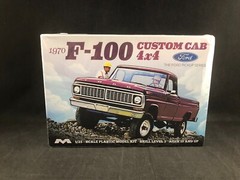 Moebius 1970 F-100 Custom Cab 4×4 Pickup 1:25 Scale Plastic Model Kit 1230 NIB