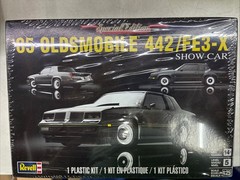 Revell ’85 Oldsmobile 442/FE3-X Show Car Open All Parts Sealed 1:25 Kit 4446