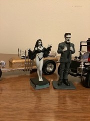 Munsters Koach, Drag U La Hot Rods, Figures, Display Case & More 1/25 Models
