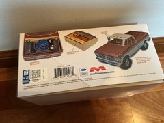 Moebius Models 2568 1972 F0RD F-250 4×4 with Snow Plow Plastic Model Kit