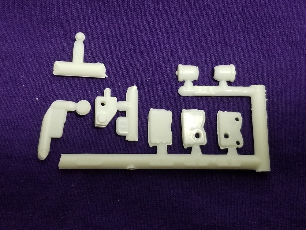 Diamond REO Truck Tractor ROCKER COVERS , CAP, BREATHER for 1:25 AMT Model Kit