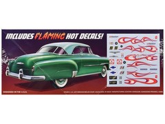 Skill 2 Model Kit 1951 Chevrolet Cruiser 3-in-1 Kit 1/25 Scale Model by AMT