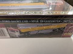 Lindberg SnapFit 1/87 HO Scale Ford CL-9000 Truck Milk Dairy Tanker Transporter