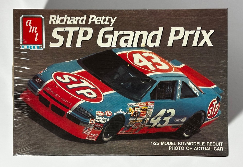AMT/ERTL 6728 1/25 Scale Richard Petty STP #43 Pontiac Grand Prix – 1990, SEALED