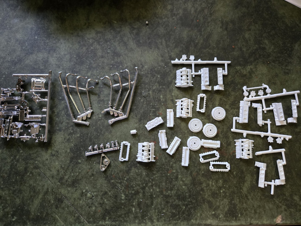Revell Ed “Big Daddy” Roth’s Outlaw Left over Engine Parts V41A