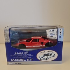 MOTORMAX Ford GT Concept 1:24 Model Kit Prepainted Metal Opening Doors #75120