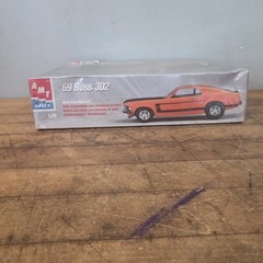 AMT/Ertl’69 Boss 302 Pre-Painted Metal Body 1998 1:25 Model Kit Sealed Mustang