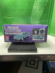 AMT Street Custom 1977 Ford Mustang II Model Kit 1:25 Skill 2 38276