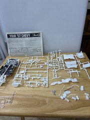 Vtg Revell 1957 Chevy Street Classics 1/25 H-1277 1971 Model Kit Pre- Owned