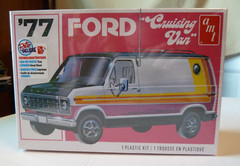AMT 1977 Ford Cruising Van 1:25 Model Kit # AMT1108M/12 New Sealed