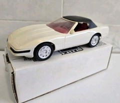 Ertl AMT 1992 Chevrolet Corvette ARTIC White Red Int Spec. Ed. Promo 1 Millionth