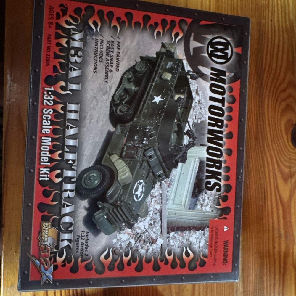 Motorworks Ultimate Soldier 32x 1:32 M3A1 Halftrack Model Kit 21st Century MISB