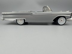 1959 FORD GALAXIE SILVER CONVERTIBLE 1/25 scale – PROMO Friction 2 Tone Interior