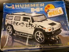 REVELL HUMMER H2 CALIFORNIA WHEELS 1:25 SCALE MODEL