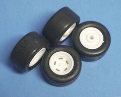 Set of 4 AMT Wide Valiant Scamp Short-Track 5 Hole Dish w/RL Goodyear Tires 1/25