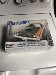 REVELL 1970 DODGE CHALLENGER T/A 2N1 PLASTIC MODEL KIT 1/24 SCALE