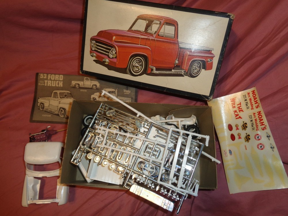 AMT 1953 FORD PICK-UP TRUCK HOBBY MODEL KIT 1/25 3 WAYS TO BUILD VINTAGE