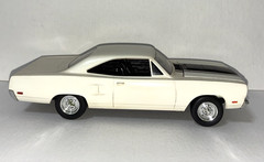 1970 Plymouth GTX Cream Color 1:25 Kit Built Model Car