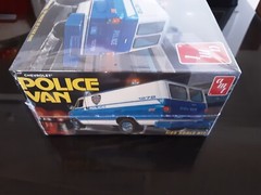 AMT RETRO DELUXE CHEVROLET POLICE VAN MODEL KIT FACTORY SEALED–READ DESCRIPTION