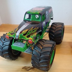 Revell Grave Digger Monster Jam Truck SnapTite Model 5″ x8″ with a Hot wheels