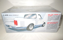 AMT 1992 Ford F-150 Flare Side 1:25 Model Kit w/ AMT Glue