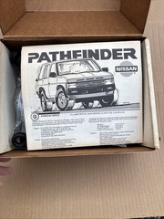 Vintage 30 Year Old Nissan Pathfinder #30001 Plastic Model Kit 1:24 Scale New