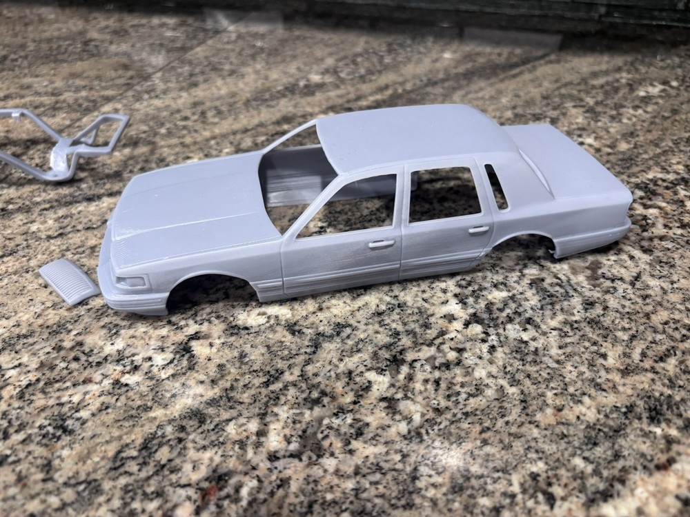 1995 Lincoln Town body only (1/24)