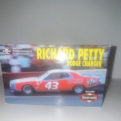 Polar Lights Richard Petty Dodge Charger #43 NASCAR 1:25 Plastic Model Kit 6605