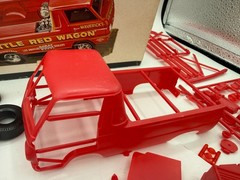 Vintage IMC Dodge LITTLE RED WAGON / Kit No. 107-200 / 1/25 Scale Model