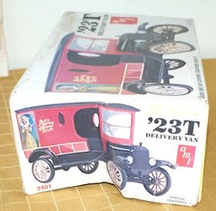 1923 Model T Budweiser Delivery Van NIB Model Kit 1/25 100th Anniversary Edition