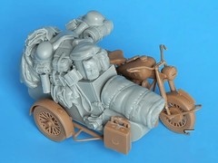 1/35 Cast Resin Model Assembly Kit, Three Wheeled Motorcycle Wrapped in Debri…