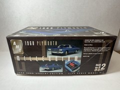 AMT 1968 Plymouth Road Runner Millennium 1:25 Model Kit #30270 NEW OPEN BOX