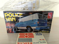 SUPER RARE! **ORIGINAL-ISSUE VINTAGE AMT CHEVY POLICE VAN KIT **SEALED BAG *NIB!