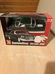 1/25 SCALE AMT 1957 CHRYSLER 500 PRE-DECORATED GREEN CUSTOM SHOP MODEL KIT