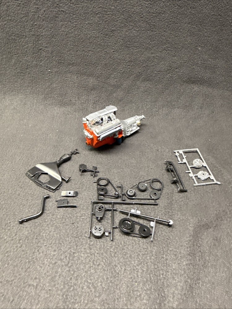 Monogram Iroc-Z Camaro 1/8 Model 2610 COMPLETE Engine V8 Tune Port Injection TPI