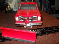 Revell 1:24 ’77 GMC Service/Plow Pickup Truck Model “As Is” Loose Parts, .!!