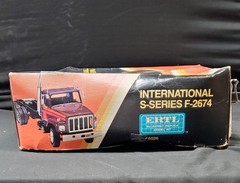 Vintage Orig Ertl 1:25 International S-Series F-2674 Semi Sealed Model Kit #8026