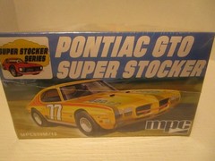 1970 Pontiac GTO Super Stocker Race Car 1/25 Scale Model Kit w/ Roll Cage NEW