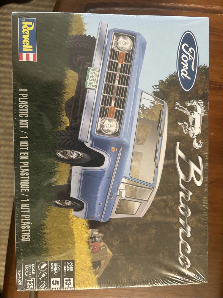 SEALED Revell Ford Bronco 1:25 Scale Plastic Model Car Kit 85-4320